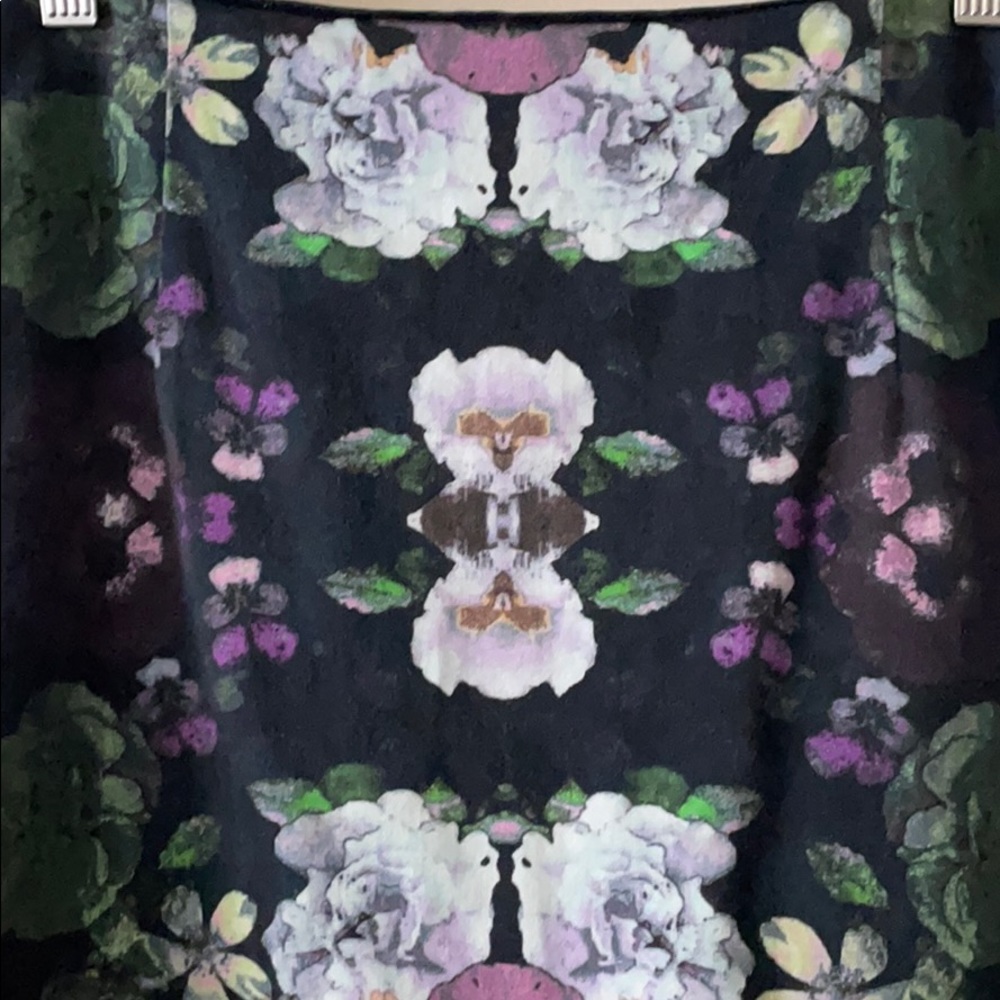 3/$10 H&M floral mini skirt - Picture 3 of 5